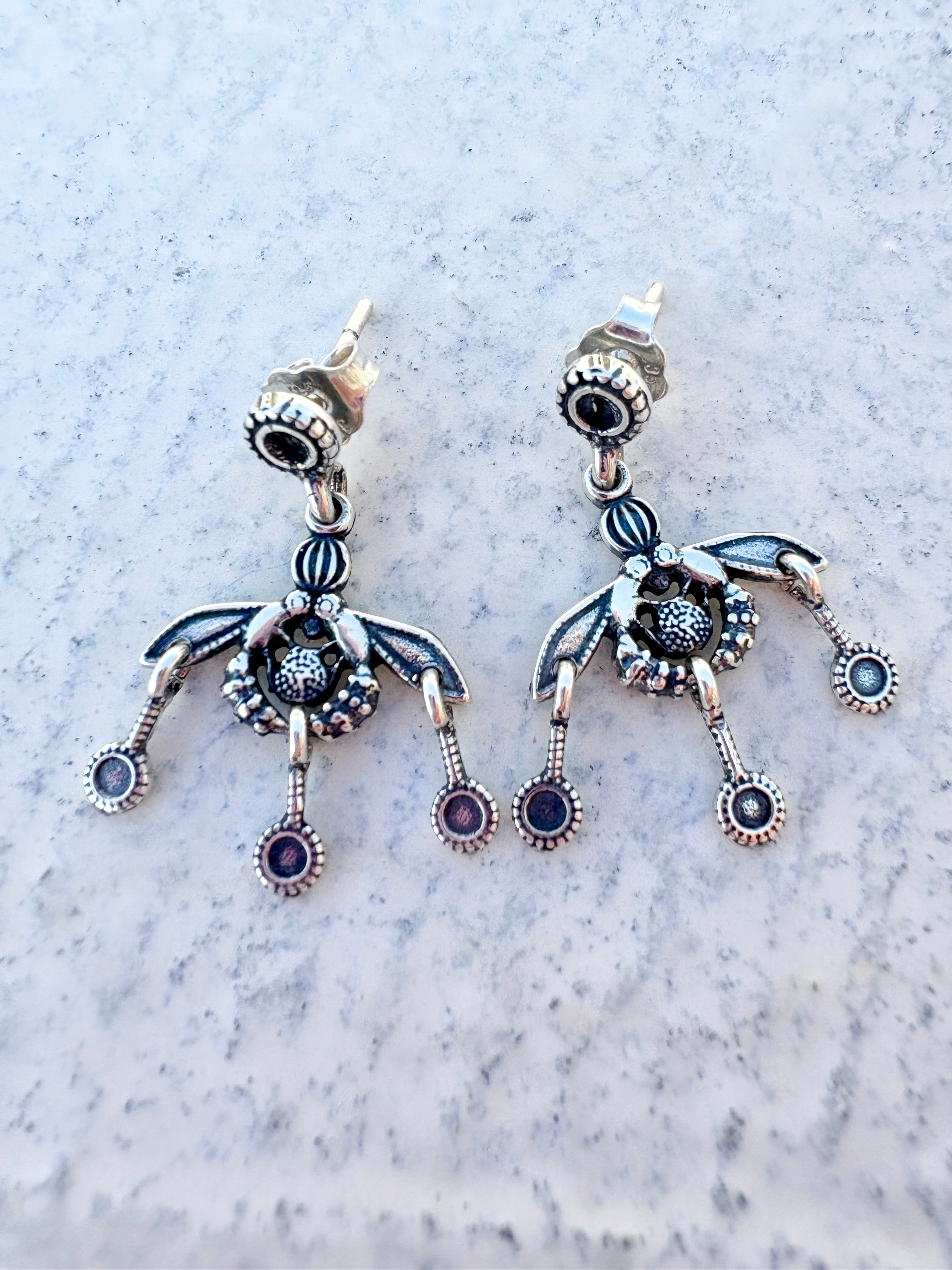 Bees of Malia Pendant earrings